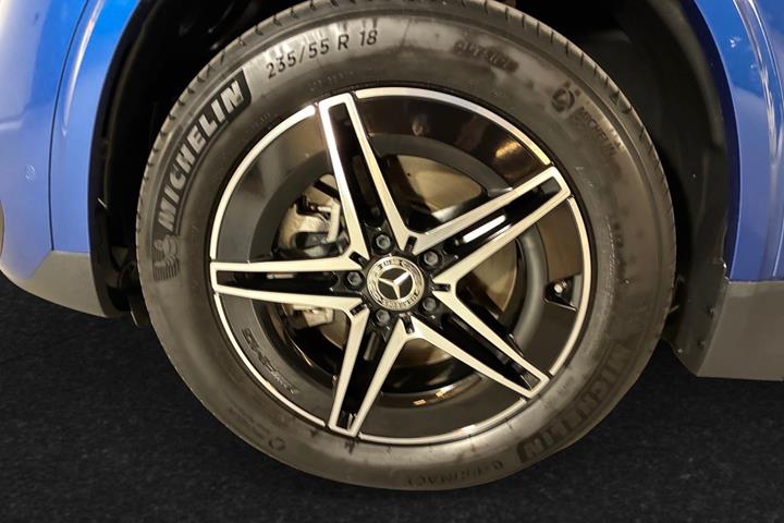 Blå Mercedes EQA250+ fra 2025