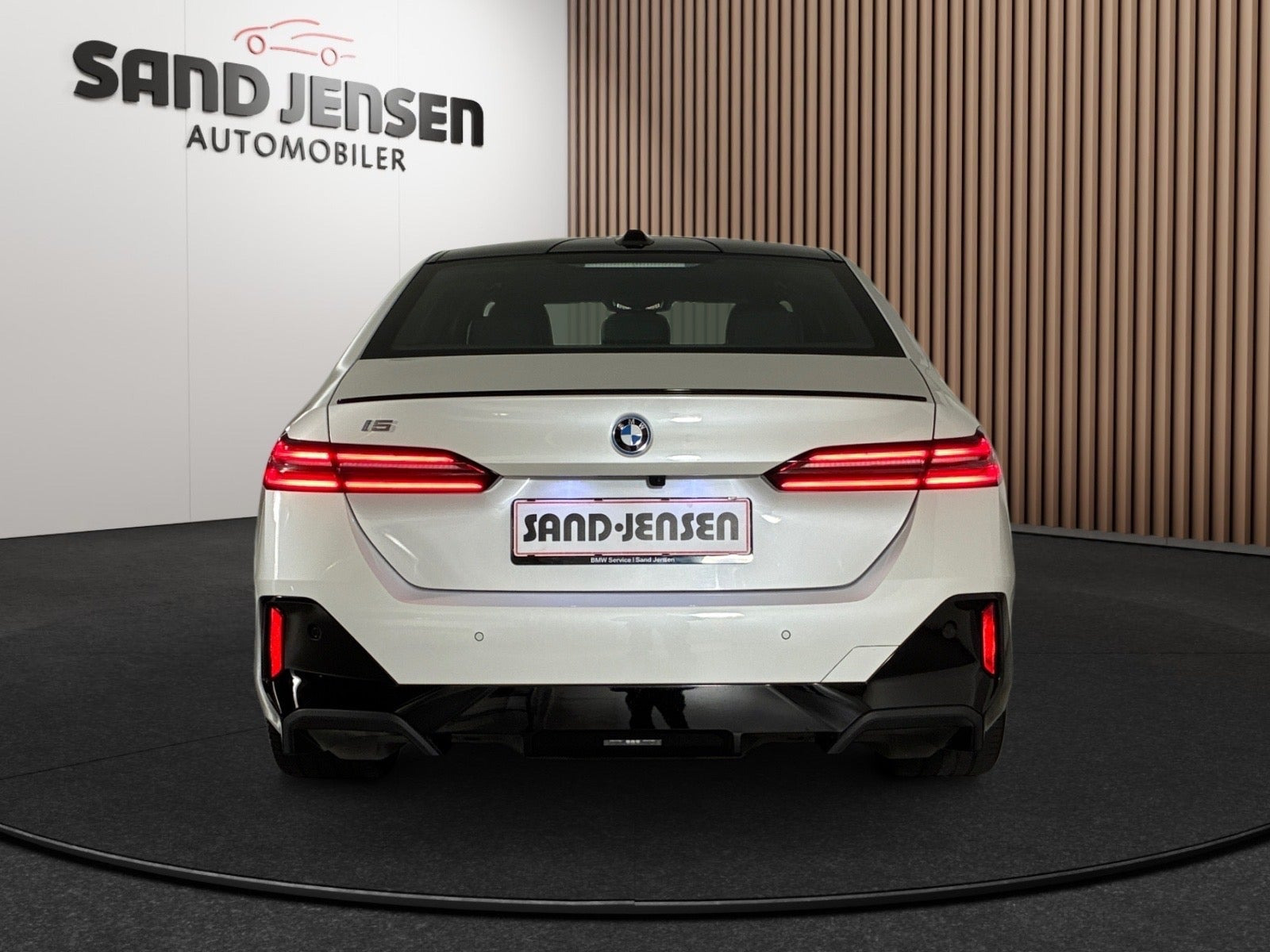 Hvid BMW i5 fra 2024
