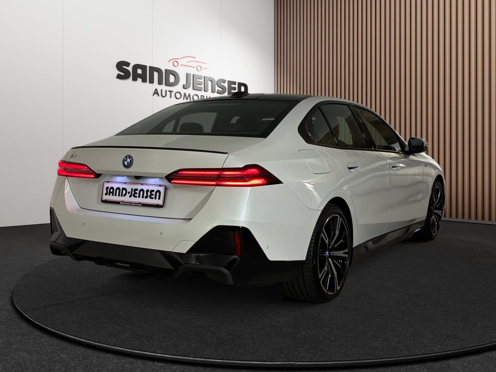 Hvid BMW i5 fra 2024