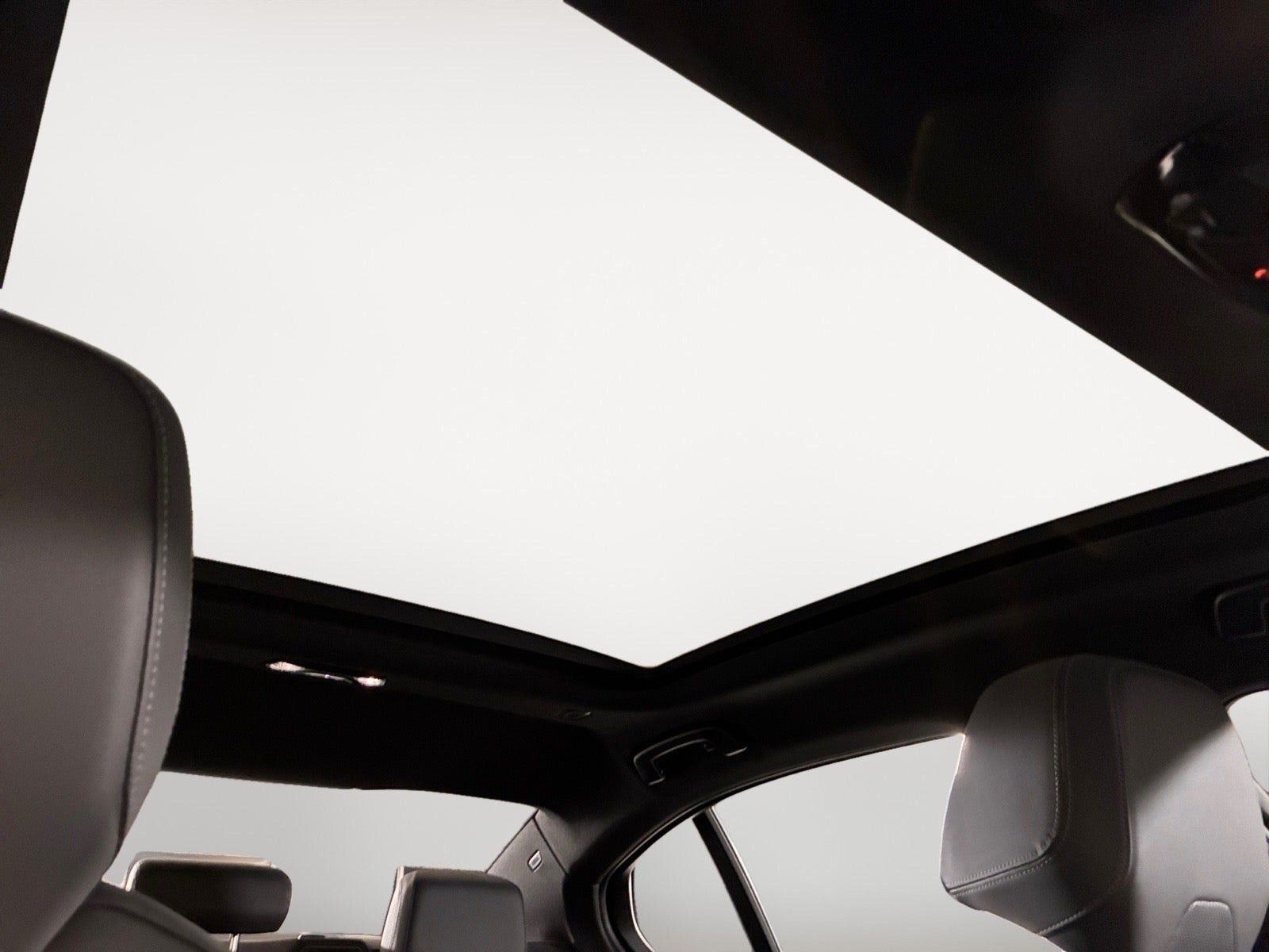 Hvid BMW i5 fra 2024