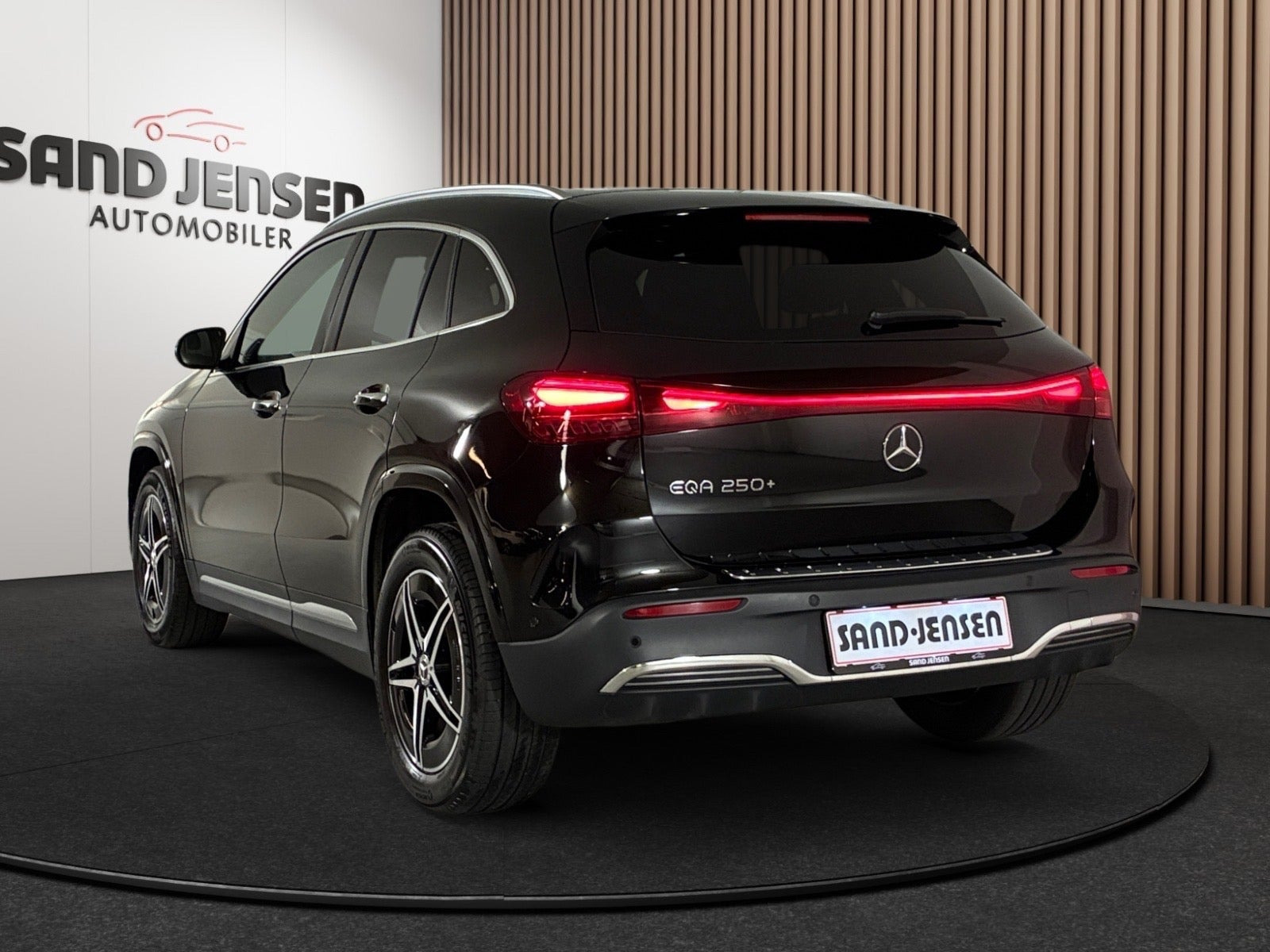 Sort Mercedes EQA250+ fra 2025