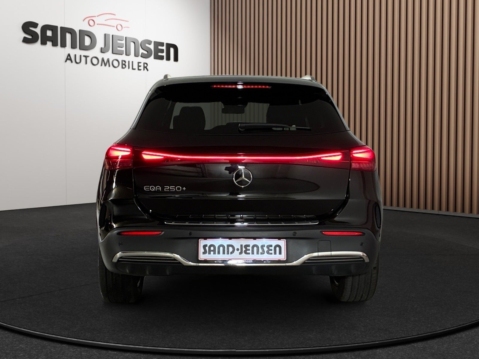 Sort Mercedes EQA250+ fra 2025