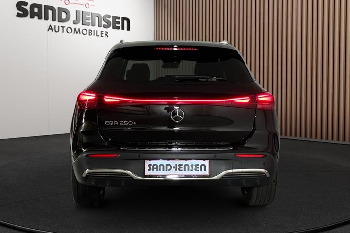 Sort Mercedes EQA250+ fra 2025