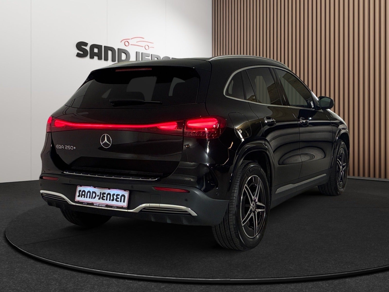 Sort Mercedes EQA250+ fra 2025