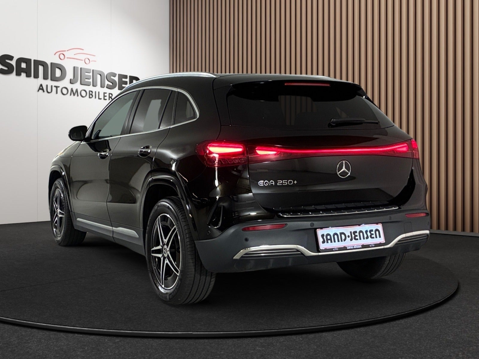 Sort Mercedes EQA250+ fra 2024
