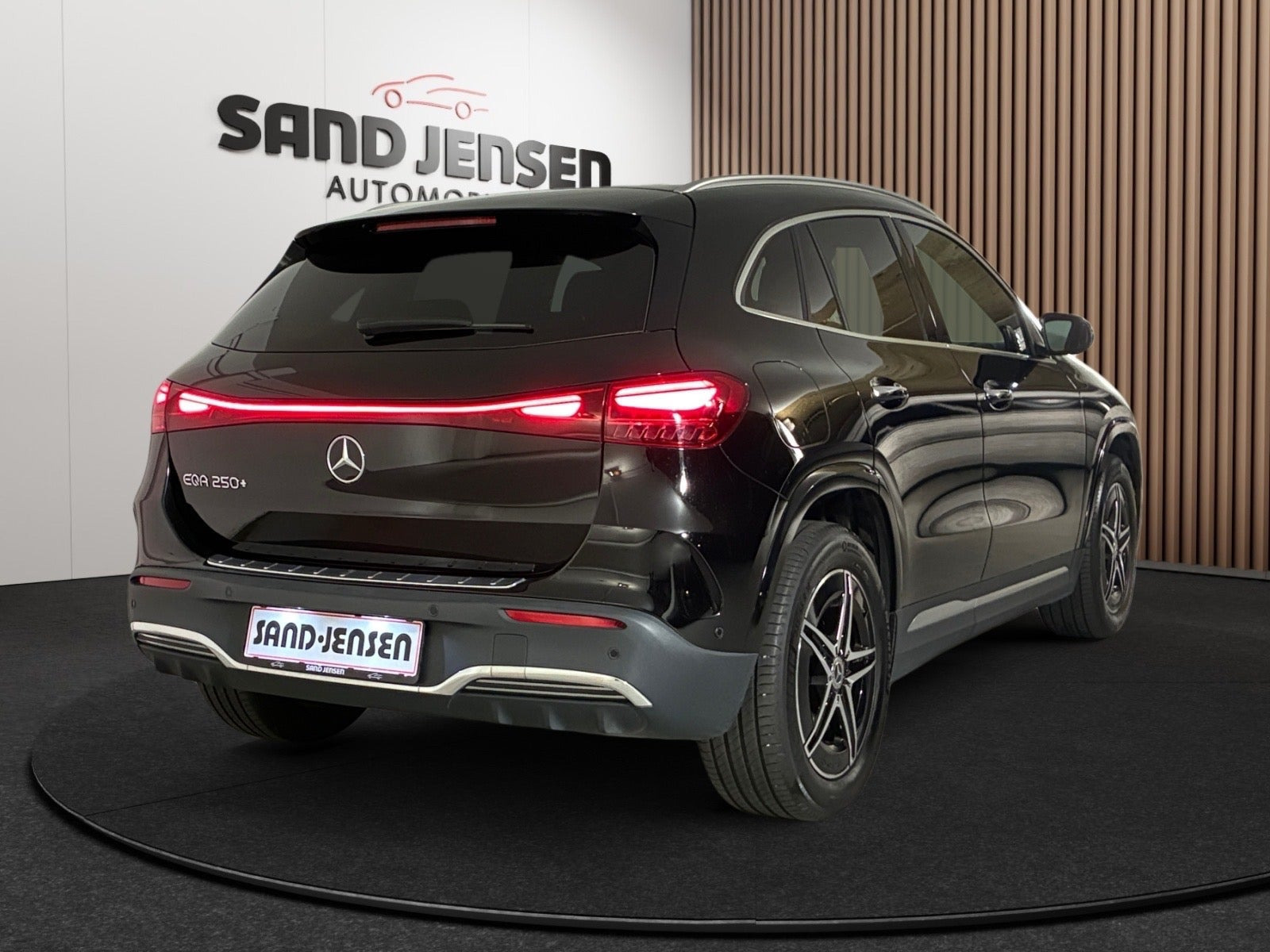 Sort Mercedes EQA250+ fra 2024