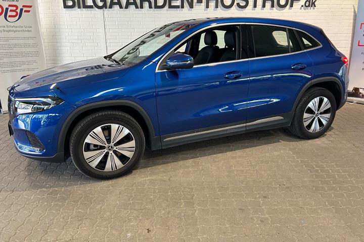 Blå Mercedes EQA250+ fra 2024