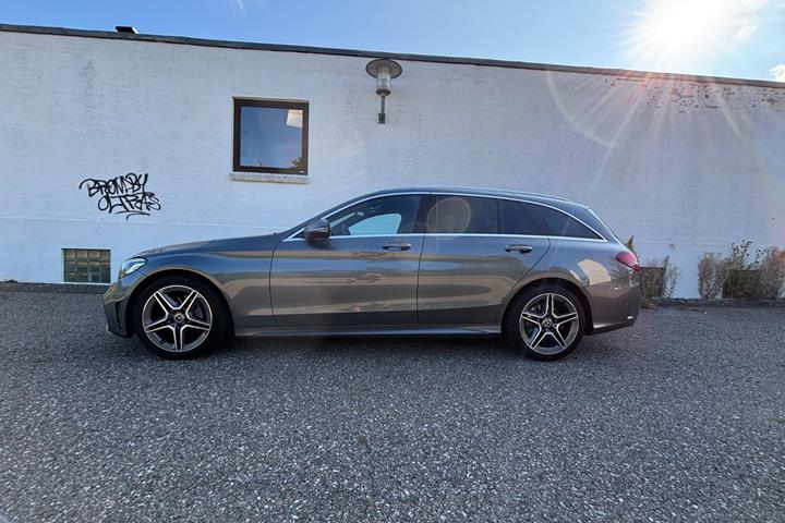 Grå Mercedes C220 d fra 2018