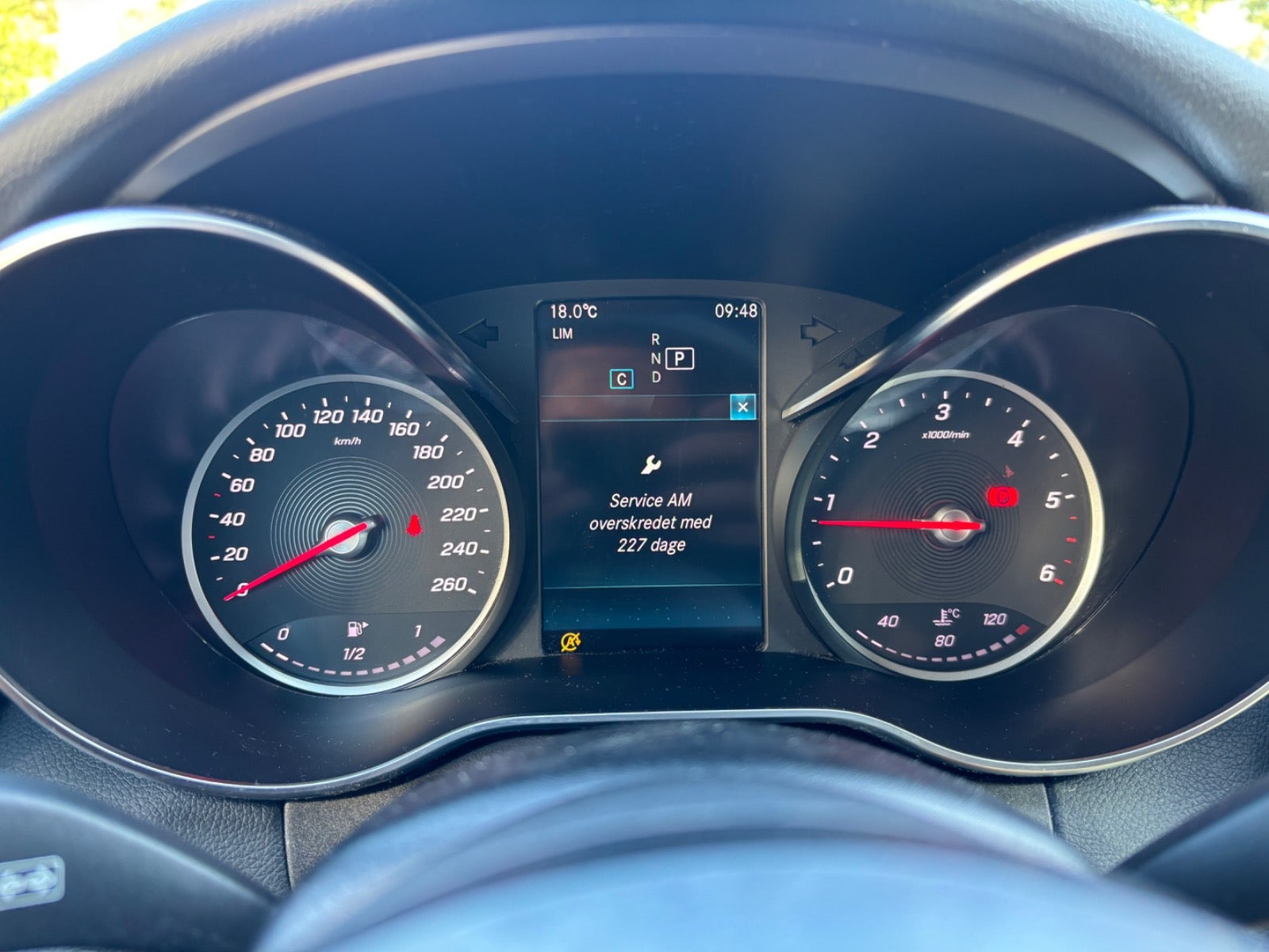 Grå Mercedes C220 d fra 2018