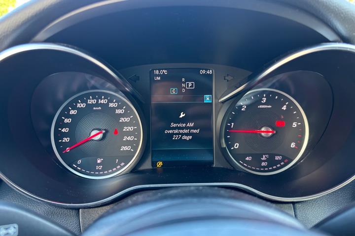 Grå Mercedes C220 d fra 2018
