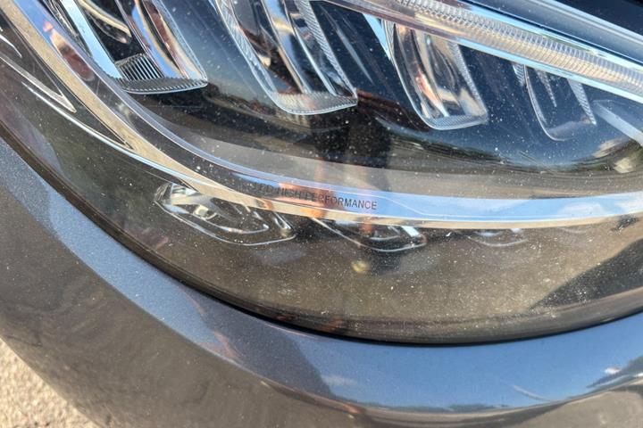 Grå Mercedes C220 d fra 2018