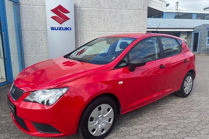 Rød Seat Ibiza fra 2016 set udefra