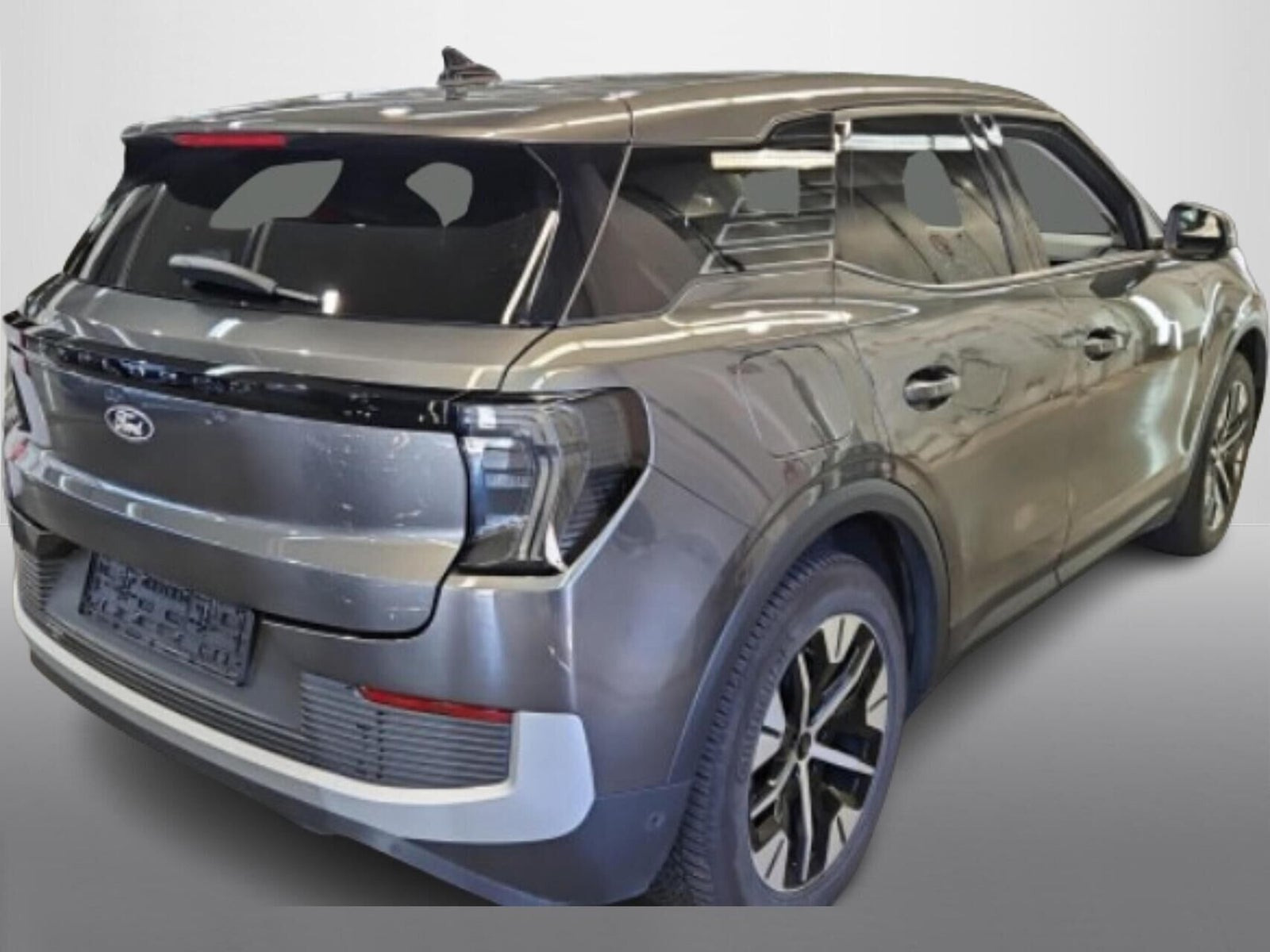Grå Ford Explorer fra 2025