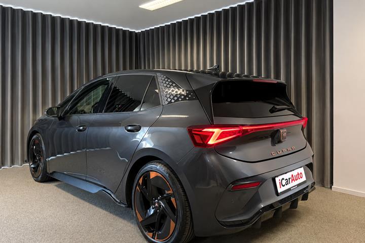 Grå Cupra Born fra 2022