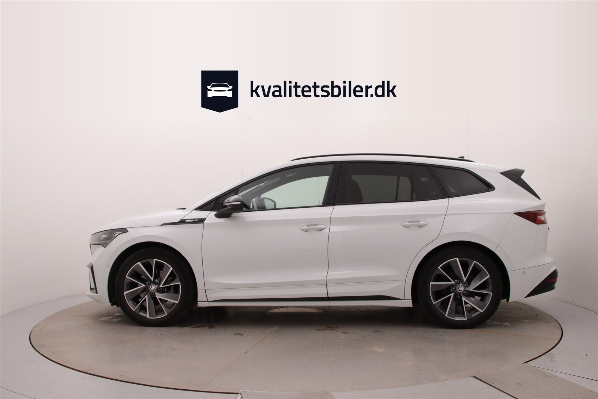 Hvid Skoda Enyaq fra 2022