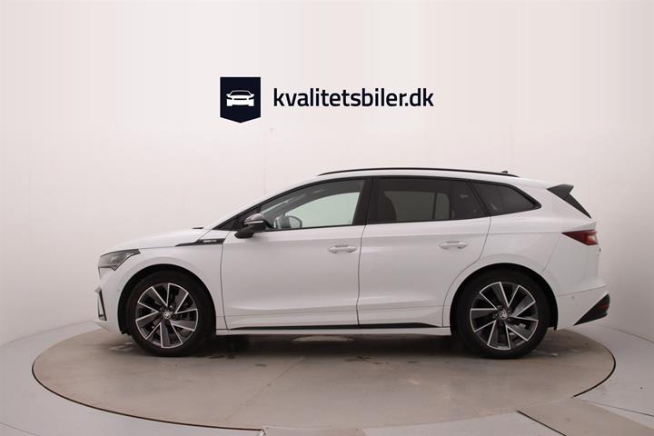 Hvid Skoda Enyaq fra 2022