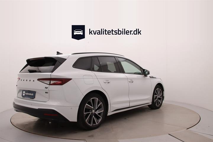 Hvid Skoda Enyaq fra 2022