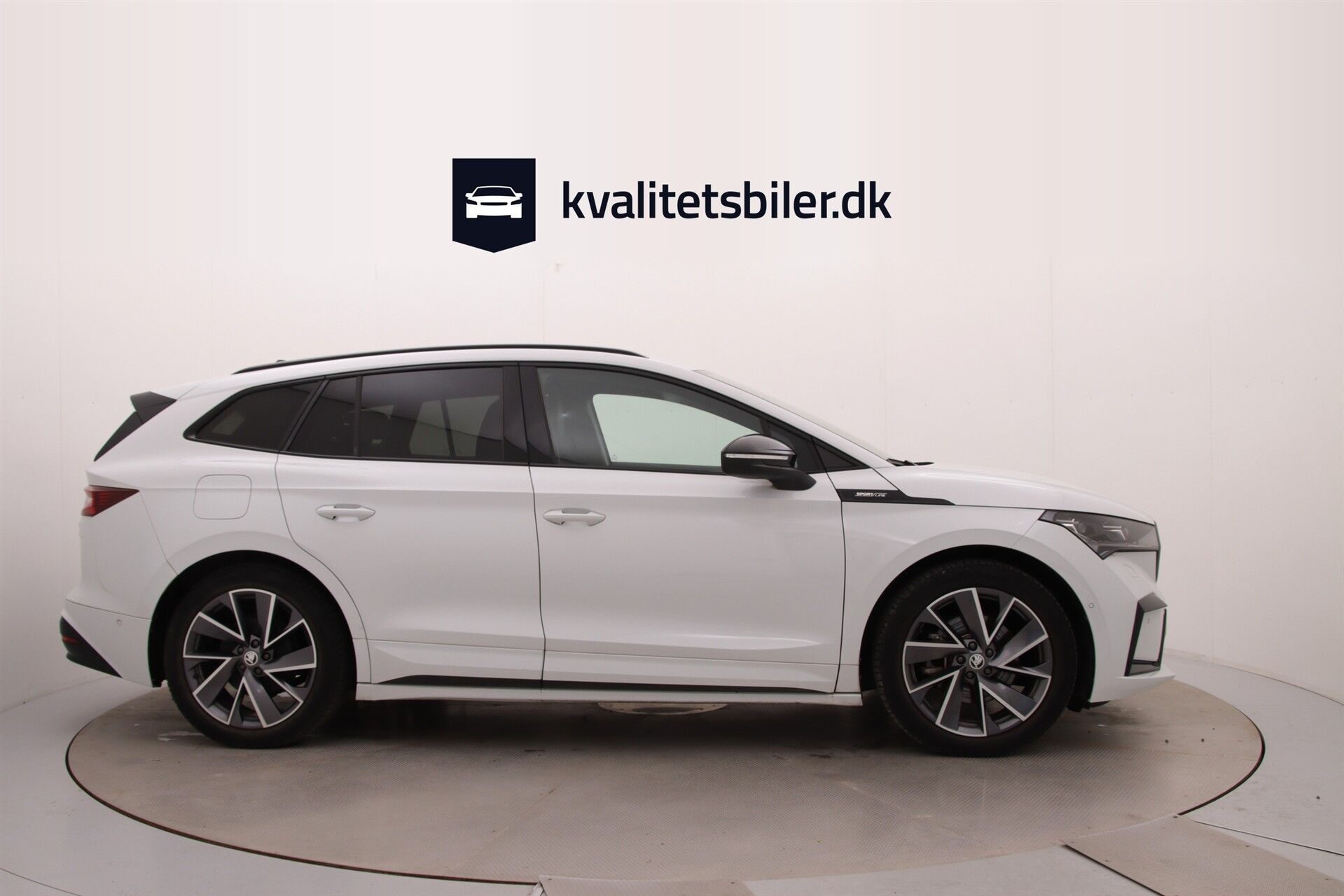 Hvid Skoda Enyaq fra 2022
