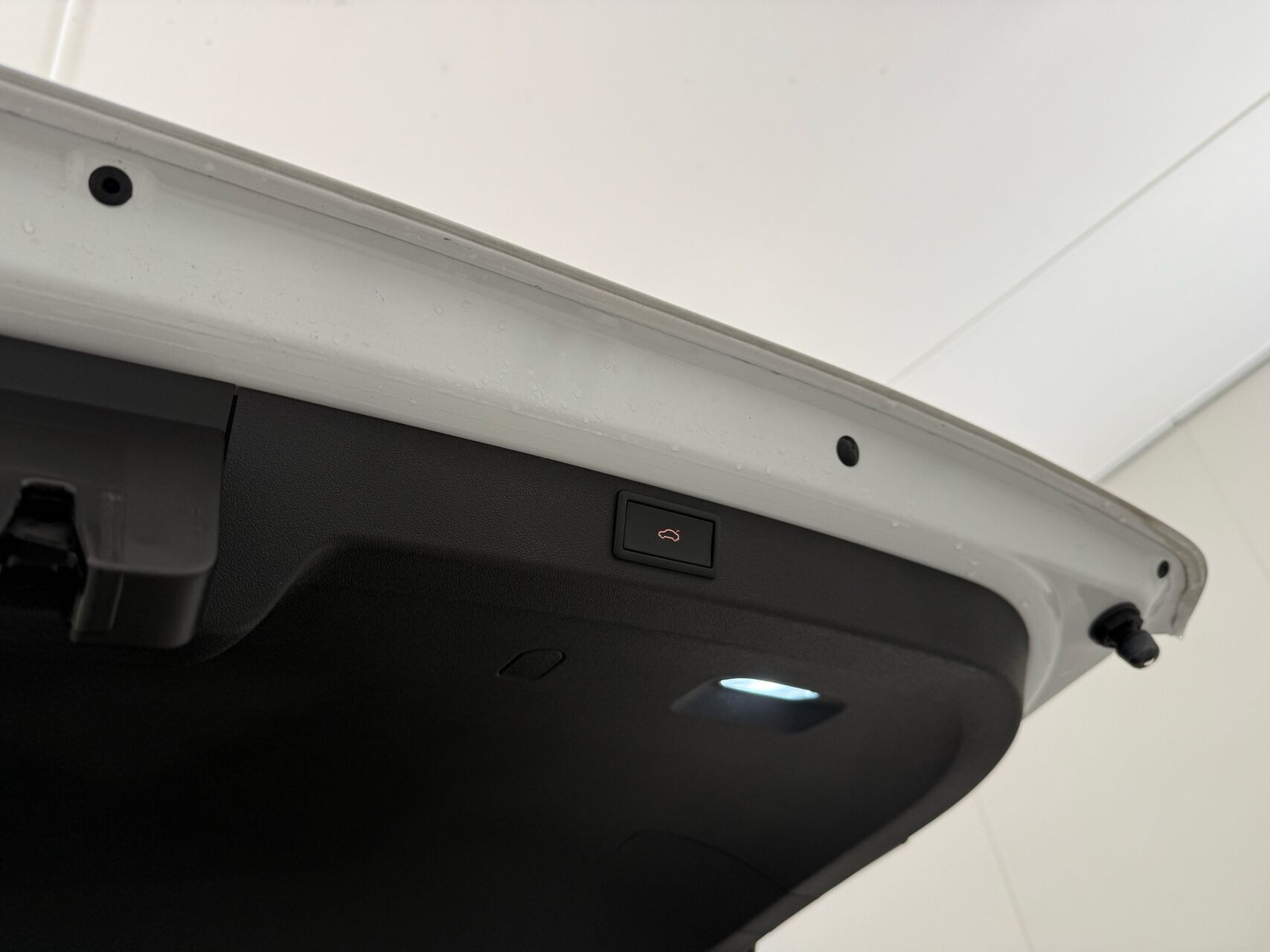 Hvid Skoda Enyaq fra 2022