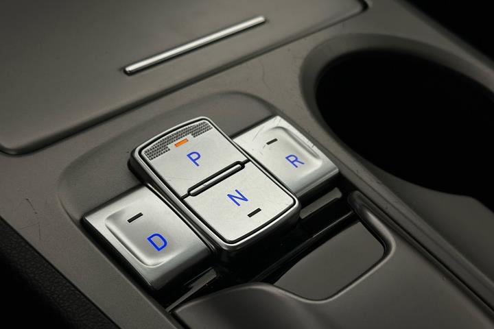 Rød Hyundai Kona fra 2022
