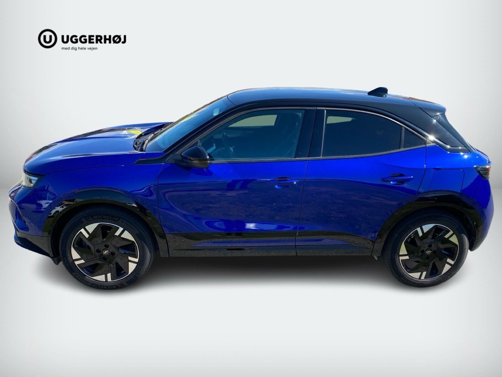 Blå Opel Mokka-e fra 2025