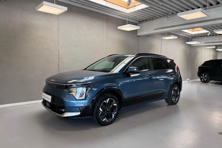 Blå Kia Niro EV fra 2025 set udefra