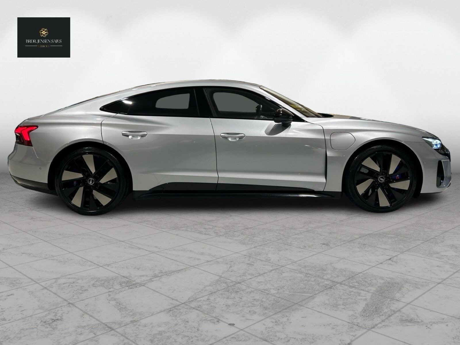 Sølv Audi RS e-tron GT fra 2022