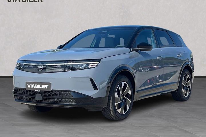 Grå Opel Grandland fra 2026 set udefra