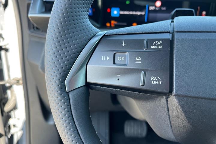 Grå Opel Grandland fra 2026