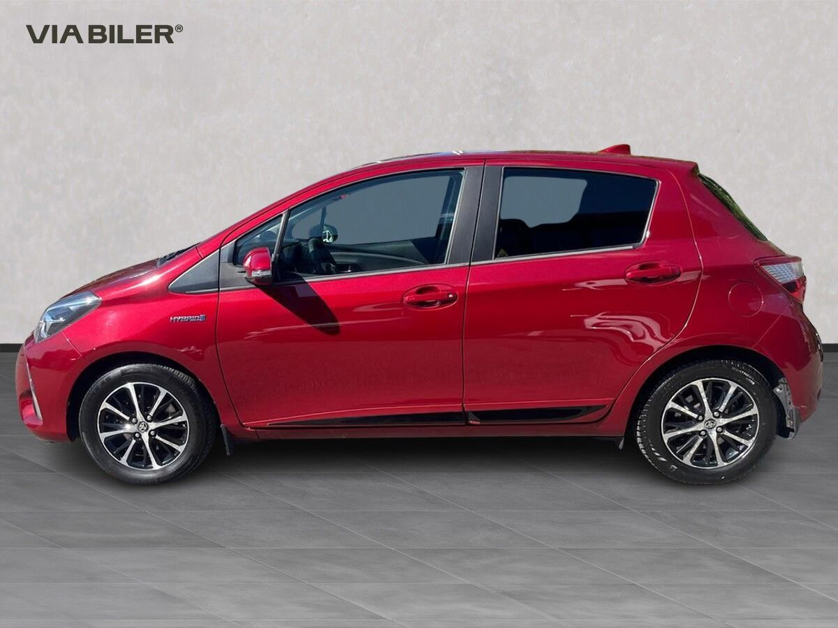 Rød Toyota Yaris fra 2020