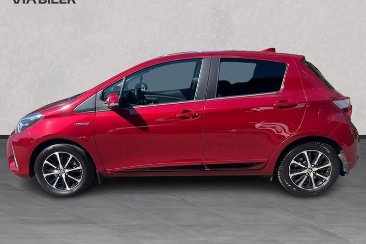 Rød Toyota Yaris fra 2020