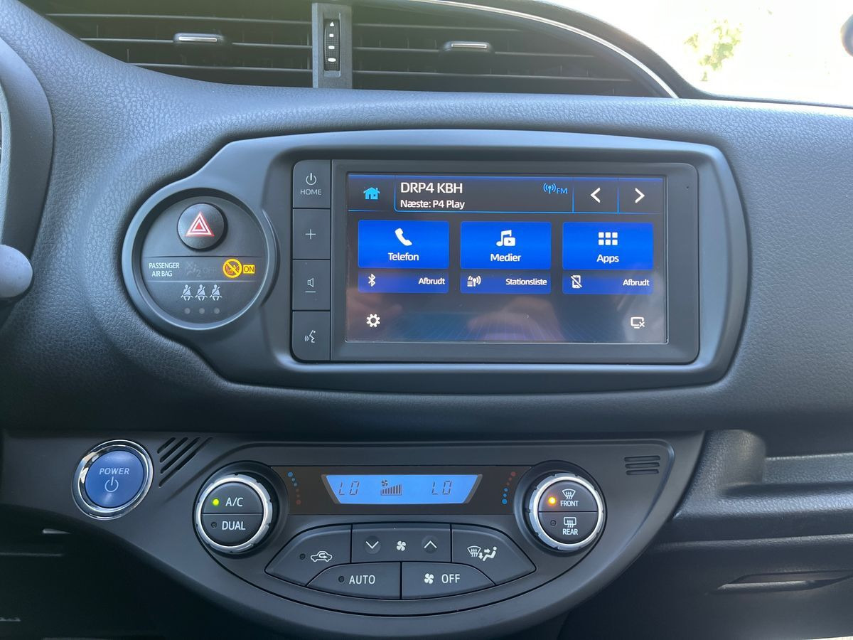 Rød Toyota Yaris fra 2020