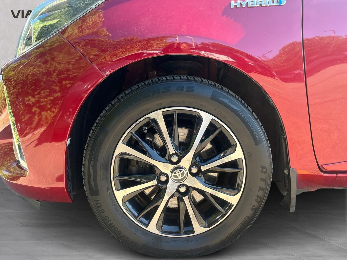 Rød Toyota Yaris fra 2020