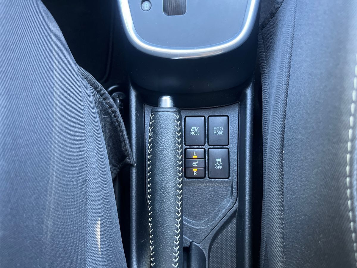 Rød Toyota Yaris fra 2020