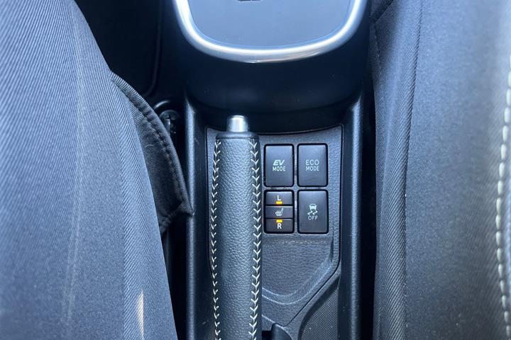 Rød Toyota Yaris fra 2020