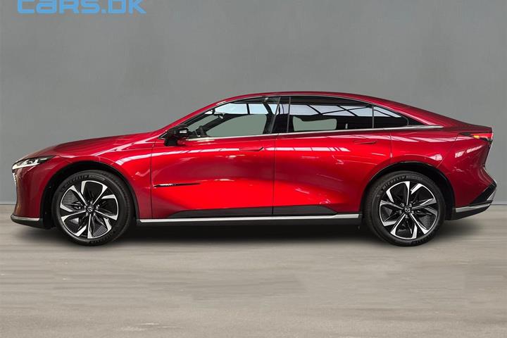 Rød Mazda 6e fra 2026