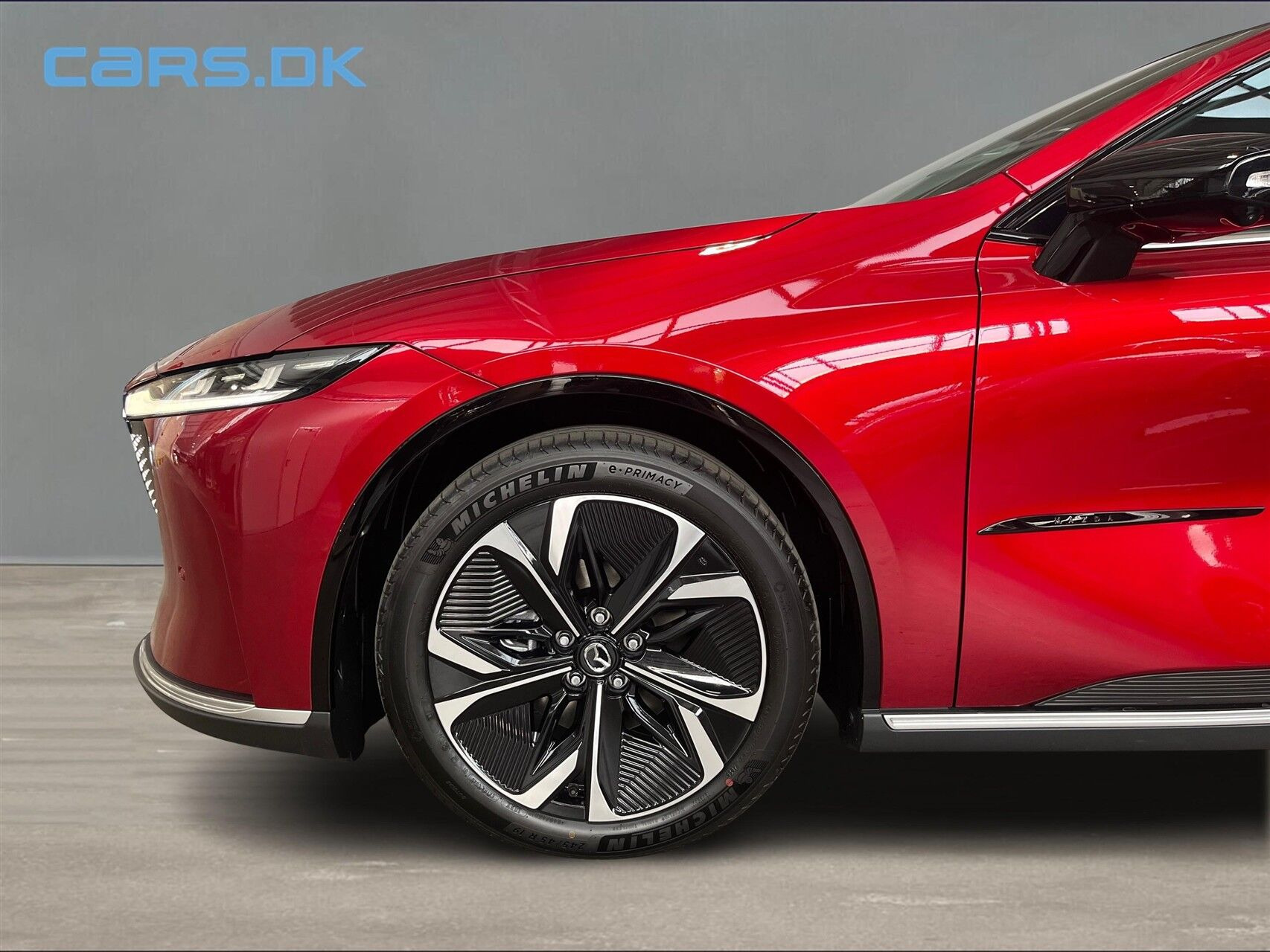 Rød Mazda 6e fra 2026