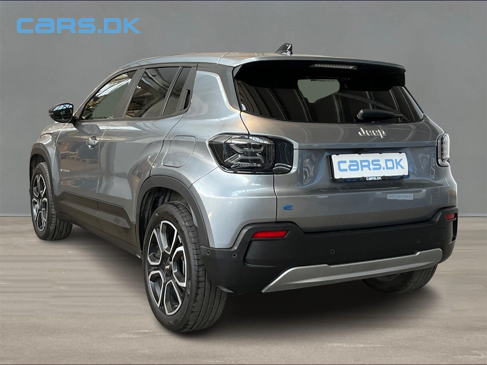 Grå Jeep Avenger fra 2025
