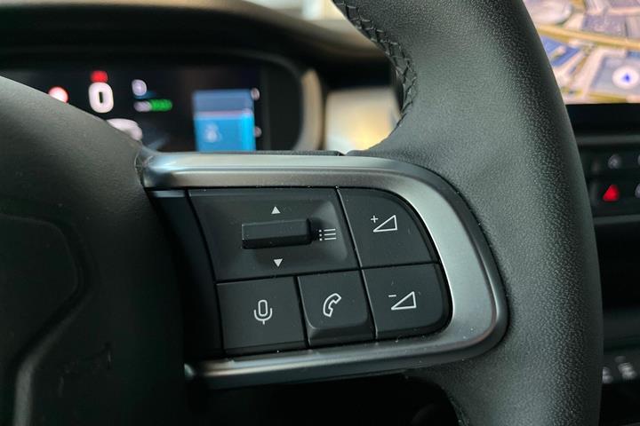 Grå Jeep Avenger fra 2025