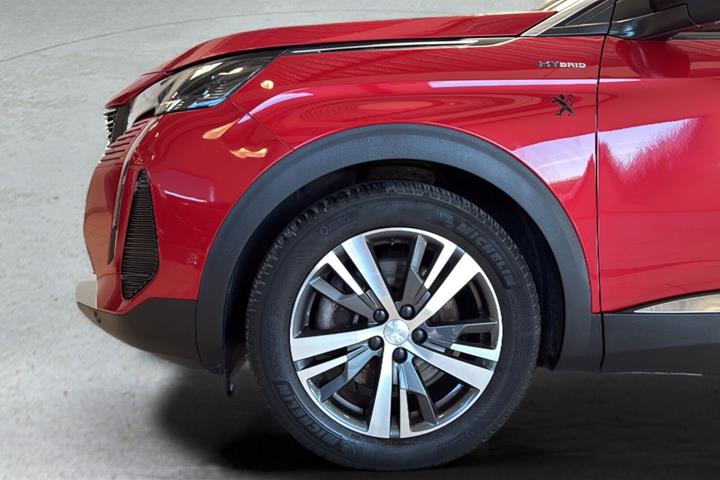 Rød Peugeot 3008 fra 2021