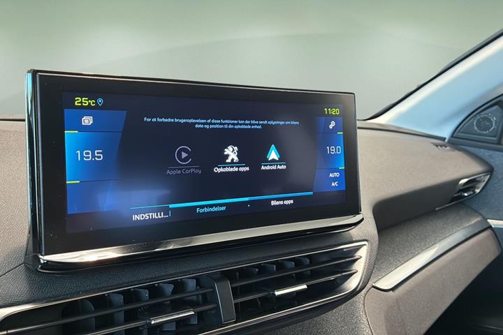 Rød Peugeot 3008 fra 2021