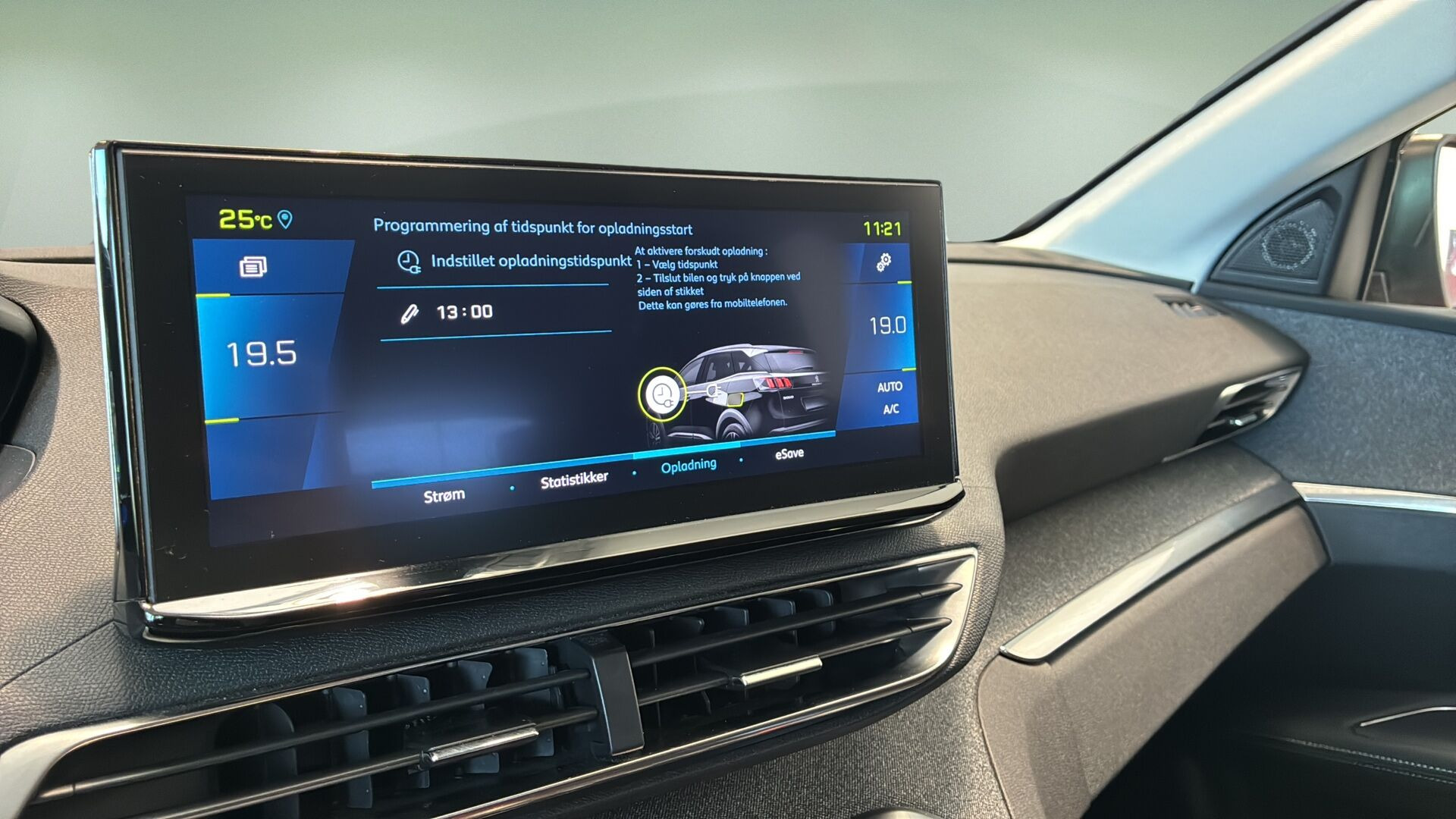 Rød Peugeot 3008 fra 2021