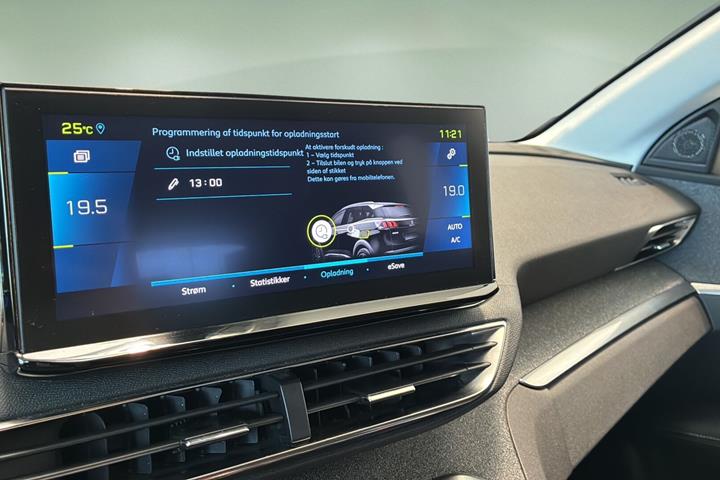 Rød Peugeot 3008 fra 2021