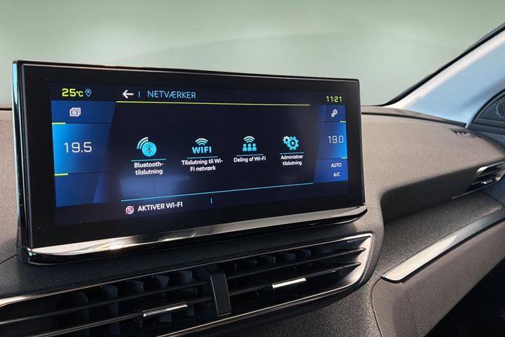 Rød Peugeot 3008 fra 2021