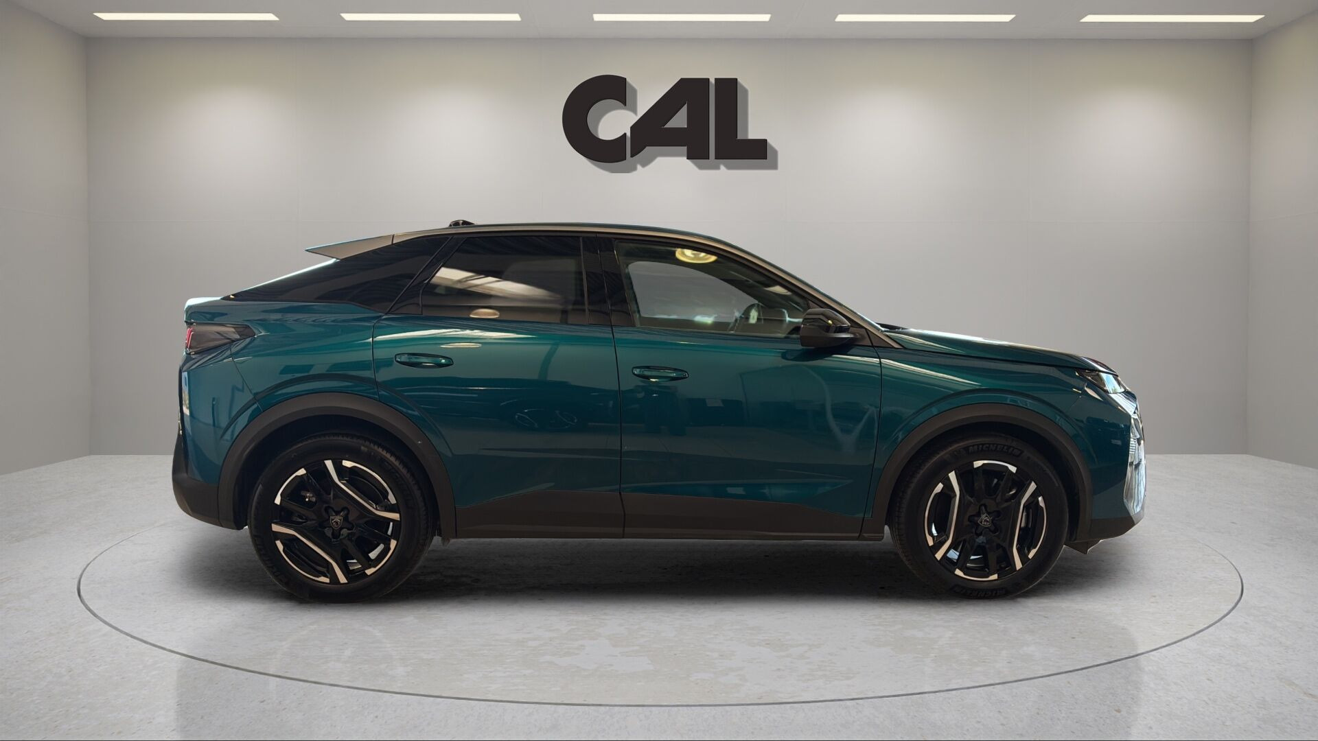 Blå Peugeot e-3008 fra 2025