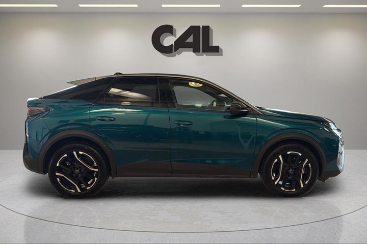 Blå Peugeot e-3008 fra 2025