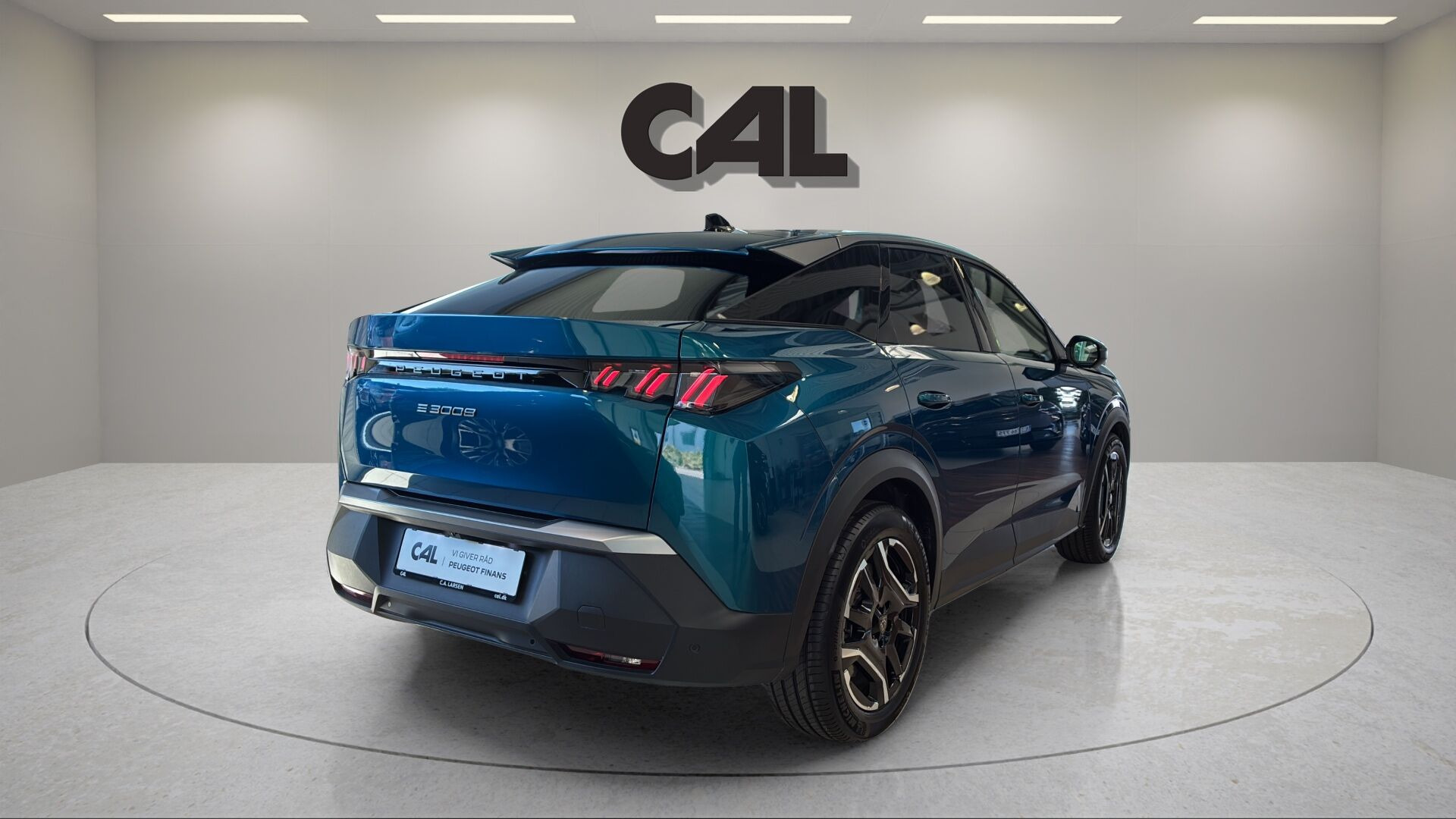 Blå Peugeot e-3008 fra 2025