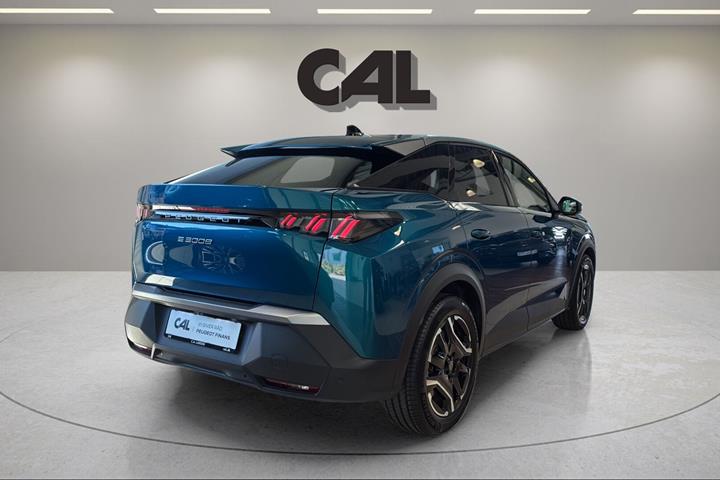 Blå Peugeot e-3008 fra 2025
