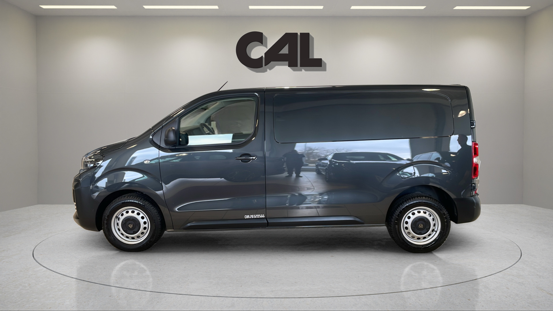 Grå Peugeot Expert fra 2026