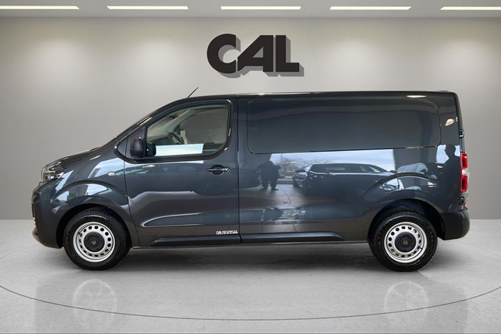 Grå Peugeot Expert fra 2026